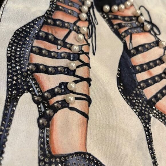 Free Kisses Stiletto Graphic Pearl and Rhinestone Embellished Top Size Small - Picture 7 of 8